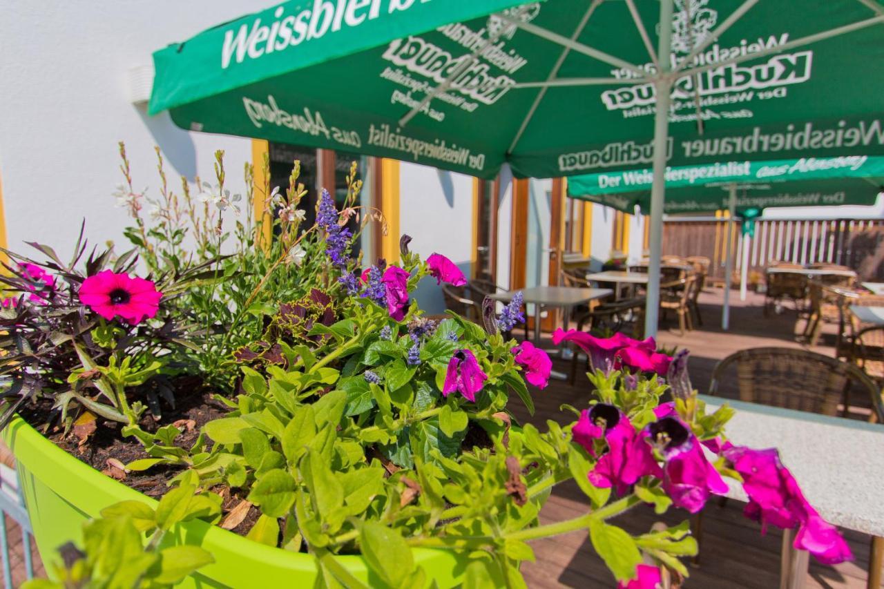 Gasthof Postbraeu Siegenburg Exterior foto